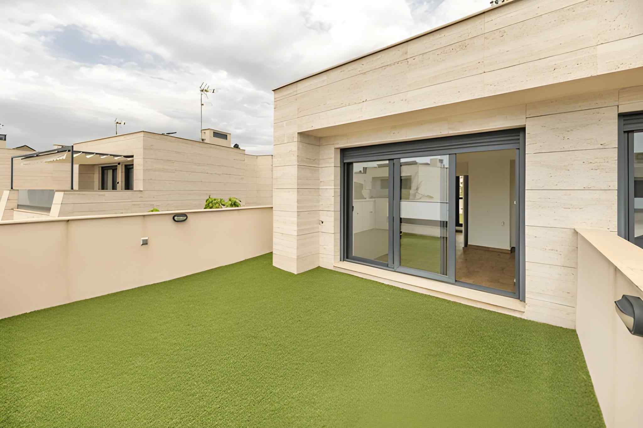 Turf for Rooftops, Decks & Balconies 3
